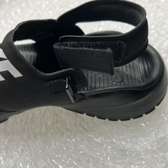 Nike - Picture 4 of 4